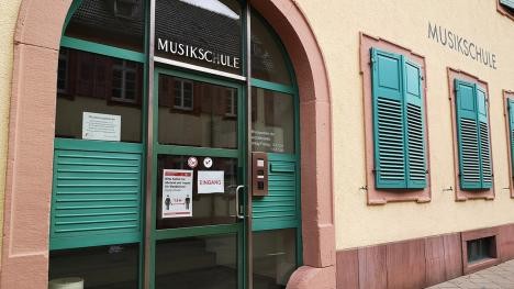 Eingang einer Musikschule