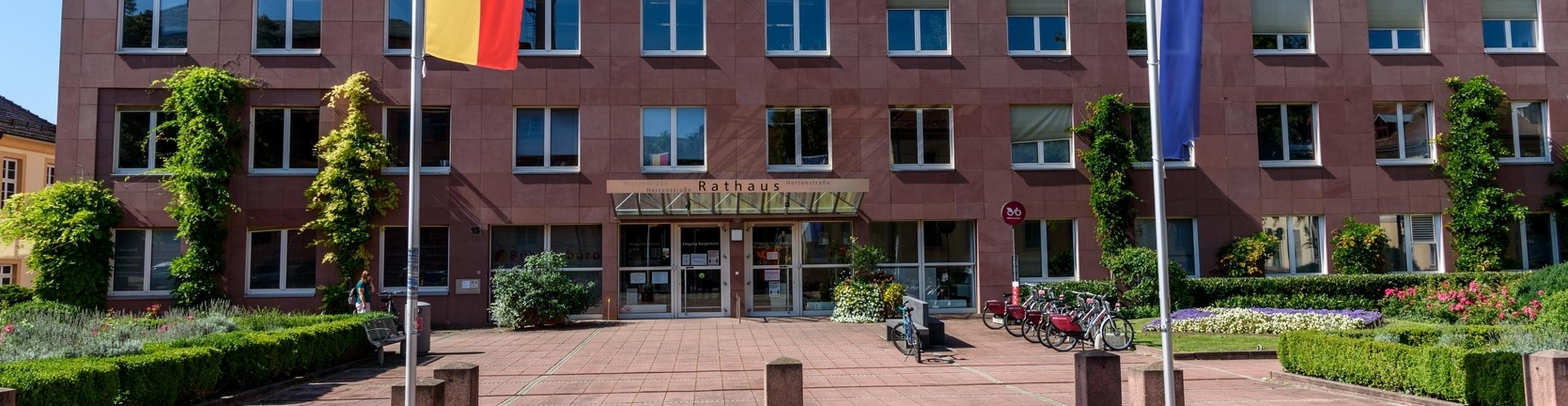 Rathaus Herrenstraße. Foto: Gerhard Dinger Außenaufnahme Rathaus Herrenstraße in Rastatt