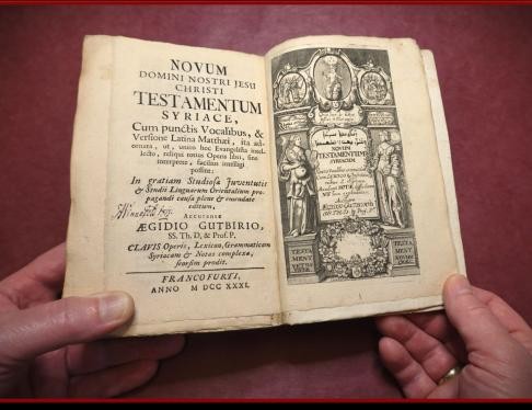 Titelblatt und Frontispiz einer syrischen Ausgabe des Neuen Testaments, erschienen 1731 in Frankfurt (Historische Bibliothek, K 81).