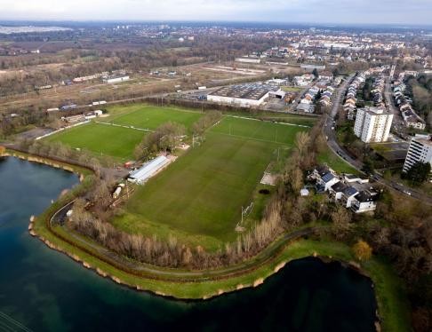 Der Münchfeldsee in Rastatt von oben.