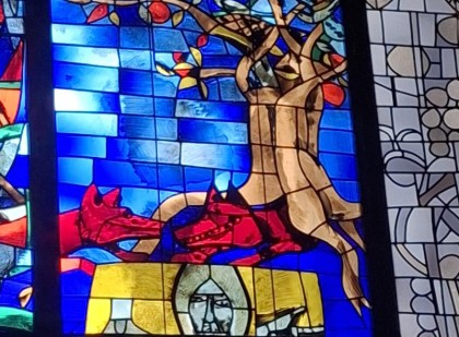 Emil-Wachter-Motive in Glas in der Zwölf-Apostel-Kirche Zyklus aus fast 70 Motiven aus dem Matthäus-Evangelium