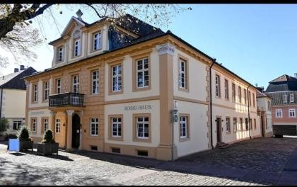Seniorenbüro der Stadt Rastatt Rossi-Haus | Herrenstraße 13 | Zimmer 1.18a | 76437 Rastatt | Telefon: 07222 972-9422 | Sprechstunde Dienstag 10 - 12 Uhr | E-Mail: senioren-rastatt@gmx.de Seniorenbüro der Stadt Rastatt Rossi-Haus | Herrenstraße 13 | Zimmer 1.18a | 76437 Rastatt | Telefon: 07222 972-9422 | Sprechstunde Dienstag 10 - 12 Uhr | E-Mail: senioren-rastatt@gmx.de