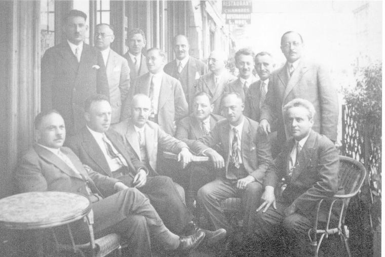 Altes Foto mit Gruppe von Personen. Jüdischer Kegelverein.