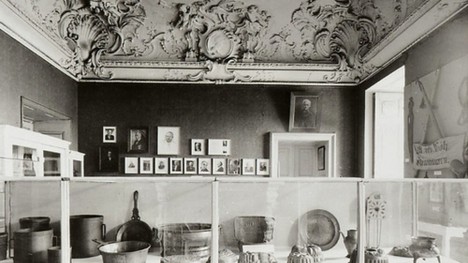 The photo shows the Rastatt municipal collection, which used to be presented in the palace.