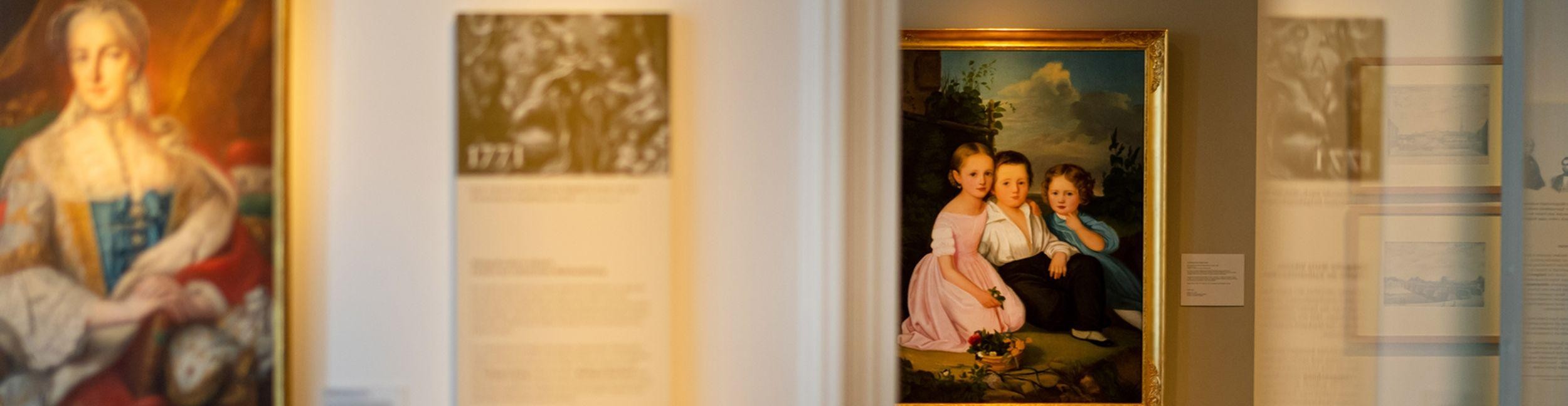 Stadtmuseum Rastatt: In der Dauerausstellung sind u.a. Gemälde mit Porträts der Markgräfin Sibylla Augusta und ihren Kindern zu sehen. Foto: Oliver Hurst. Stadtmuseum Rastatt: Blick in die Räume der stadtgeschichtlichen Daueraustellung.