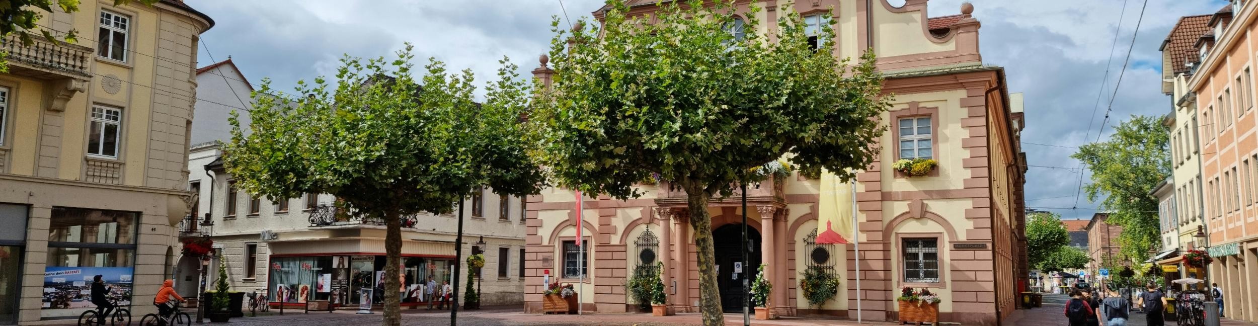 Historisches Rathaus. Foto: Stadt Rastatt/Isabelle Joyon Historisches Rathaus bei blauen Himmel