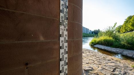 Pegelstandsmesser an der Ankerbrücke in Rastatt