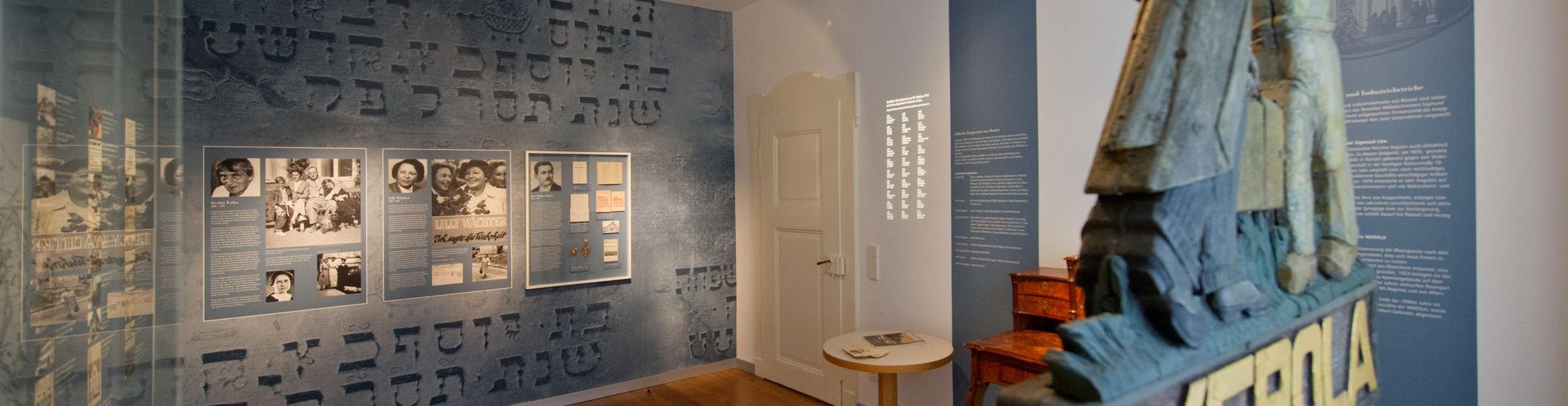 Blick in den Dokumentationsraum zur jüdischen Geschichte im Kantorenhaus Rastatt,