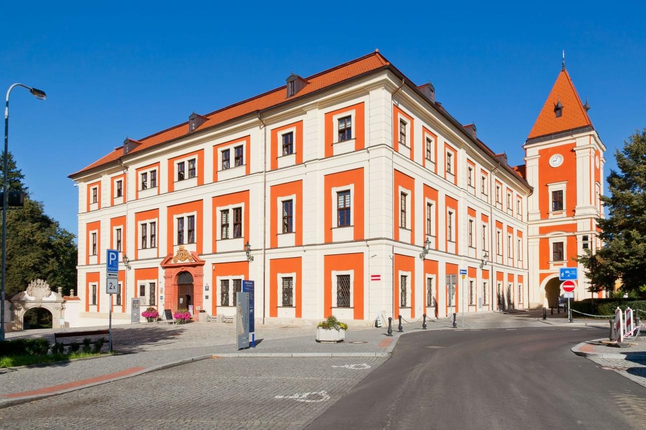 Das Schloss in Ostrov ist heute Sitz der Stadtverwaltung, Foto: Marek  Vaneš.