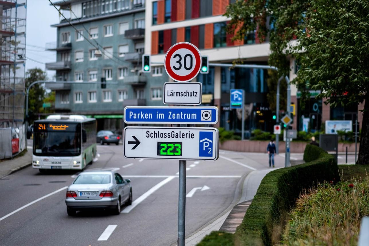 Digitale Parkplatzanzeige in der Kapllenstraße in Rastatt