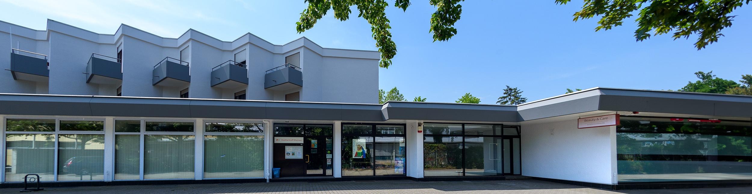 Gemeinwesenarbeit Rheinau-Nord. Foto: Gerhard Dinger Gebäudeansicht, Eingang Gemeinwesenarbeit Rheinau-Nord