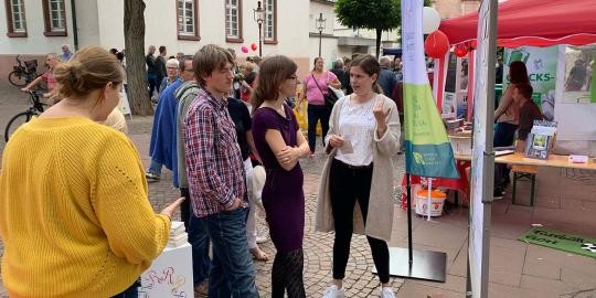 6_Landesgartenschau Rastatt_Verkaufsoffener Sonntag_Bürger im Gespräch_Foto Stadt Rastatt_Isabelle Joyon_2019