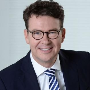 Porträtfoto Dr. Alexander Pischon, Vorsitzender der Geschäftsführung Verkehrsbetriebe Karlsruhe