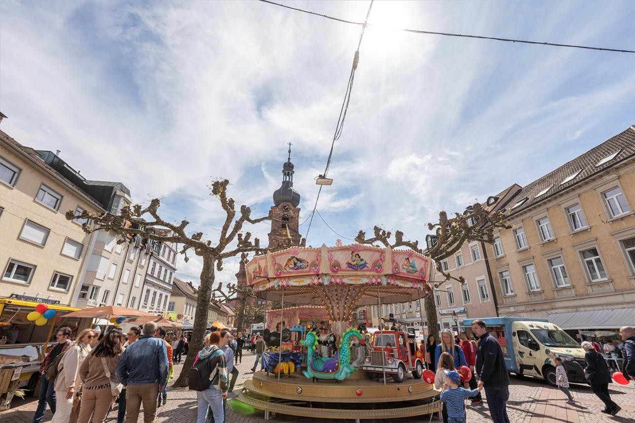 Großes Angebot für die ganze Familie beim verkaufsoffenen Sonntag in Rastatt. Foto: Ulrike Klumpp Karussell beim verkaufsoffenen Sonntag in Rastatt