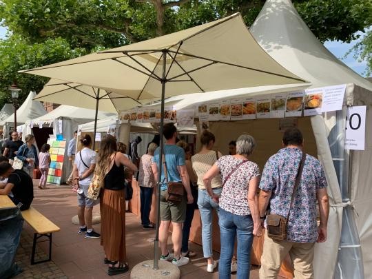 Türkischer Essensstand auf dem Paradeplatz beim Stadtfest 2023 in Rastatt