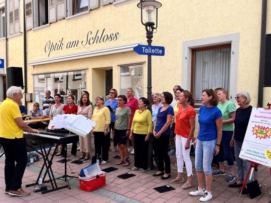 Sängerbund Niederbühl singt auf dem Faneser Platz