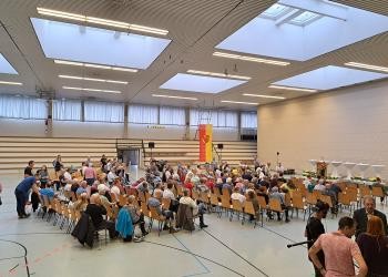 Publikum bei der Kandidatenvorstellung in Niederbühl