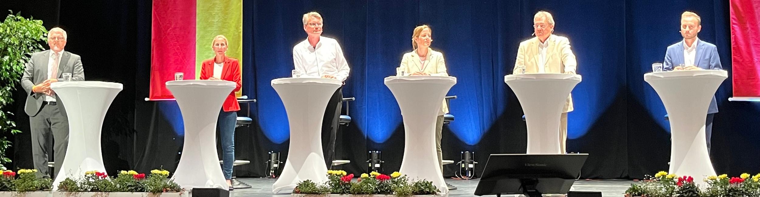 Podiumsdiskussion bei der Vorstellung der OB-Kandidaten. Foto: Stadt Rastatt/Heike Bornhäußer Podiumsdiskussion mit den OB-Kandidaten