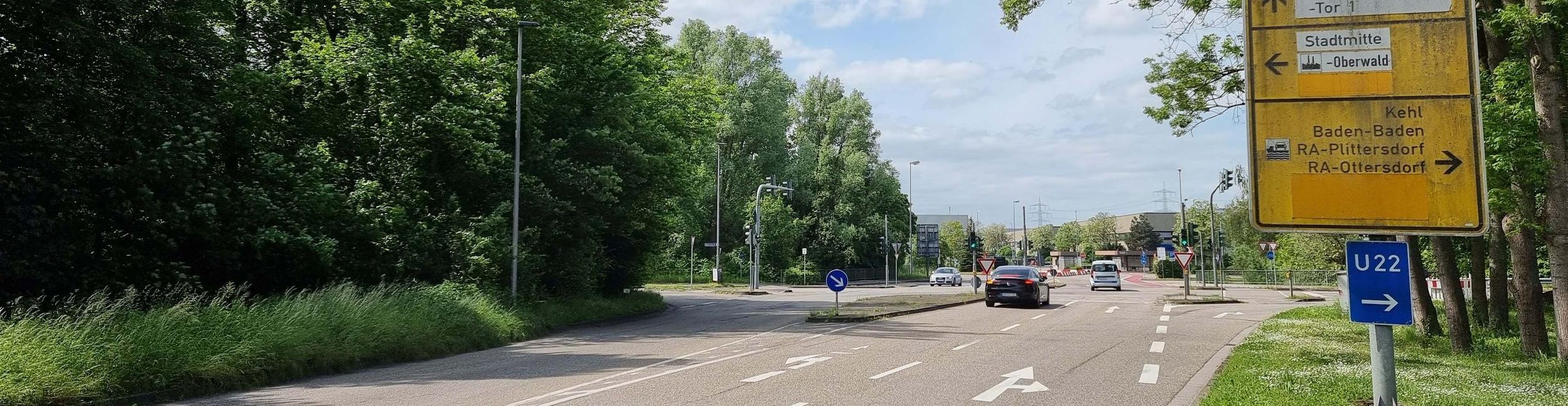 Der Kreuzungsbereich der L77 wird saniert. Foto: Stadt Rastatt/Isabelle Joyon Die Landstraße bei Mercedes wird erneuert.