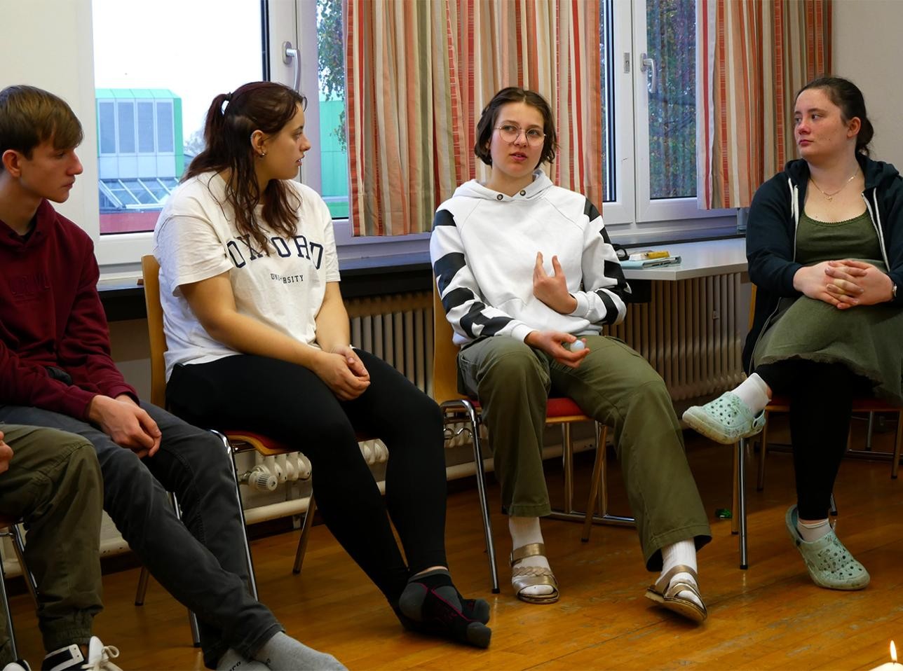 Jugendliche bei der Dialogrunde