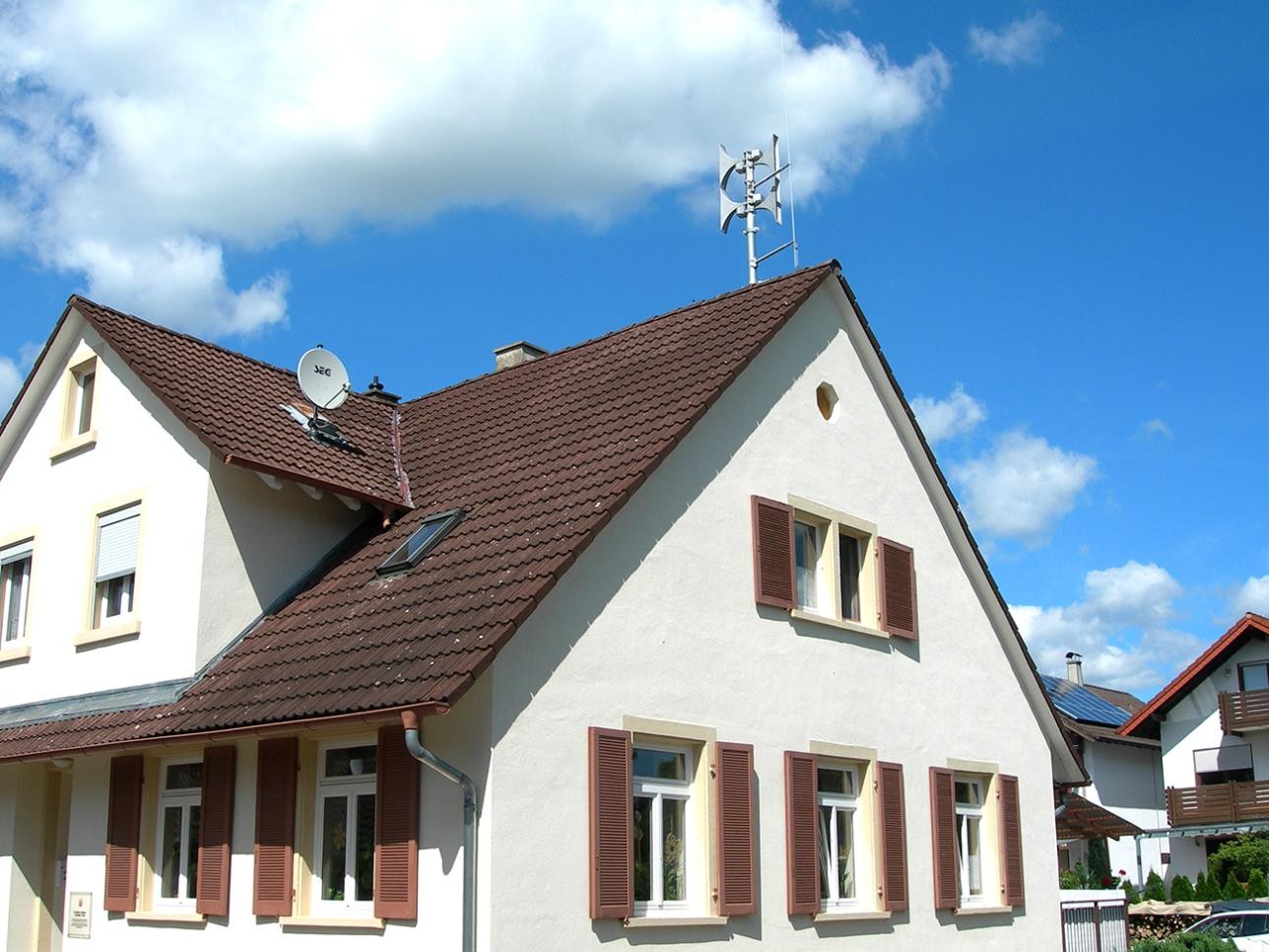 Sirene auf einem Dach in Förch. Foto: Stadt Rastatt Sirene auf einem Dach in Rastatt-Förch