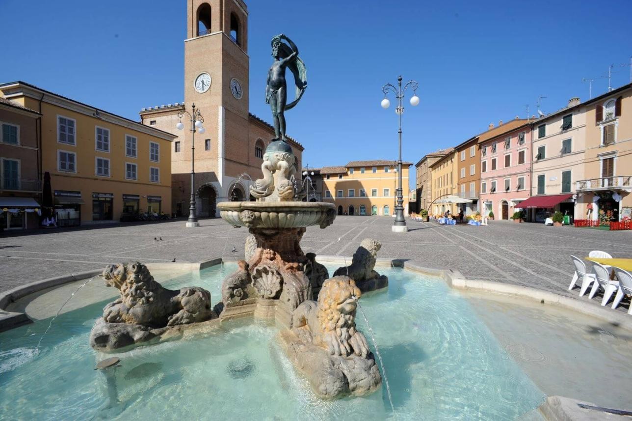 Immer einen Besuch wert in Fano: der Glücksbrunnen auf dem Piazza XX Settembre. Foto: Stadt Fano Brunnen in Fano