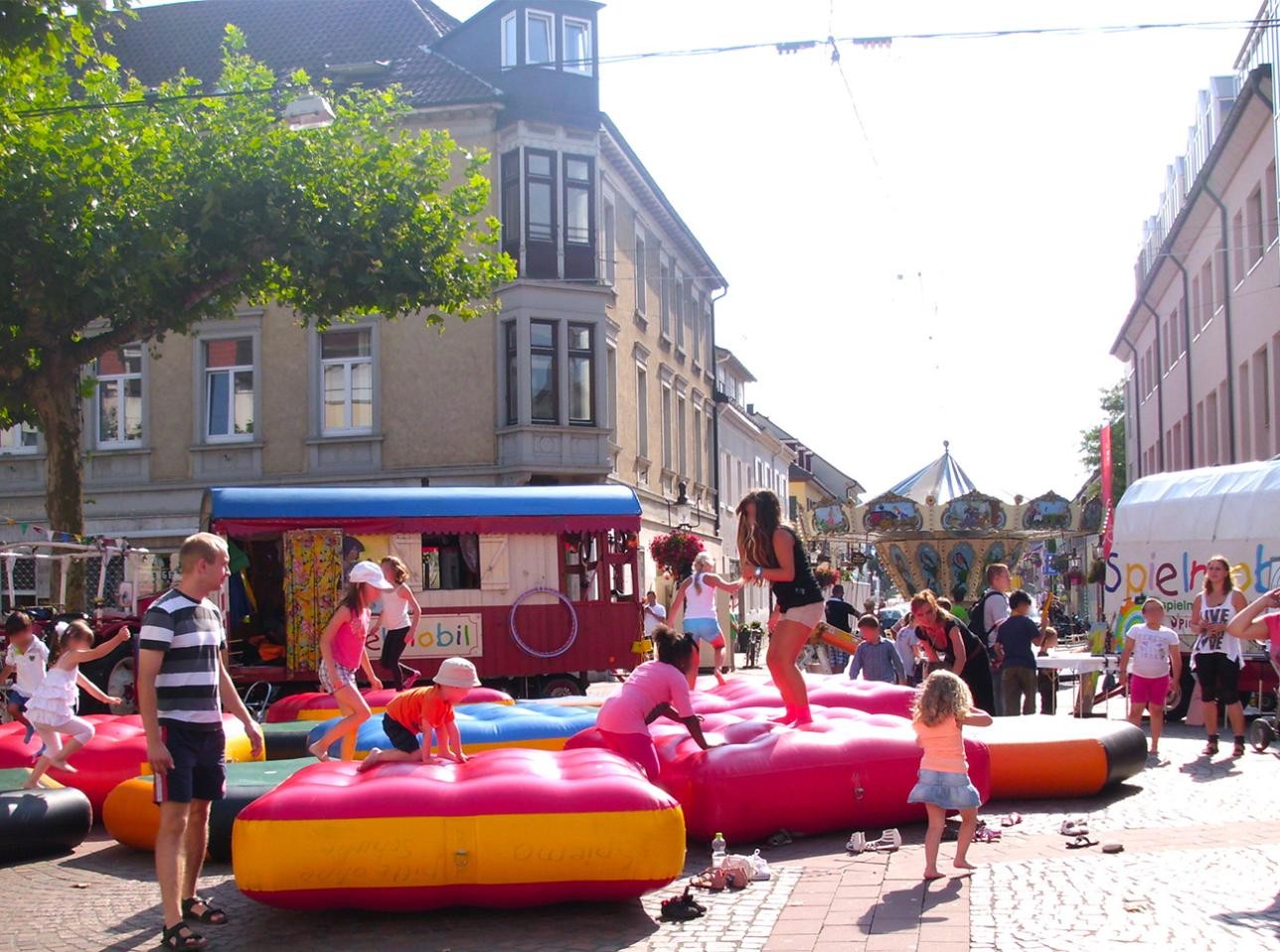 Das Spielmobil von Horst Jochim kommt wieder auf den Rastatter Marktplatz. Foto: Stadt Rastatt Das Spielmobil von Horst Jochim kommt wieder auf den Rastatter Marktplatz.