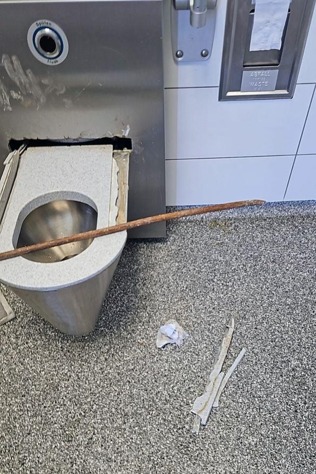 Beschädigtes WC