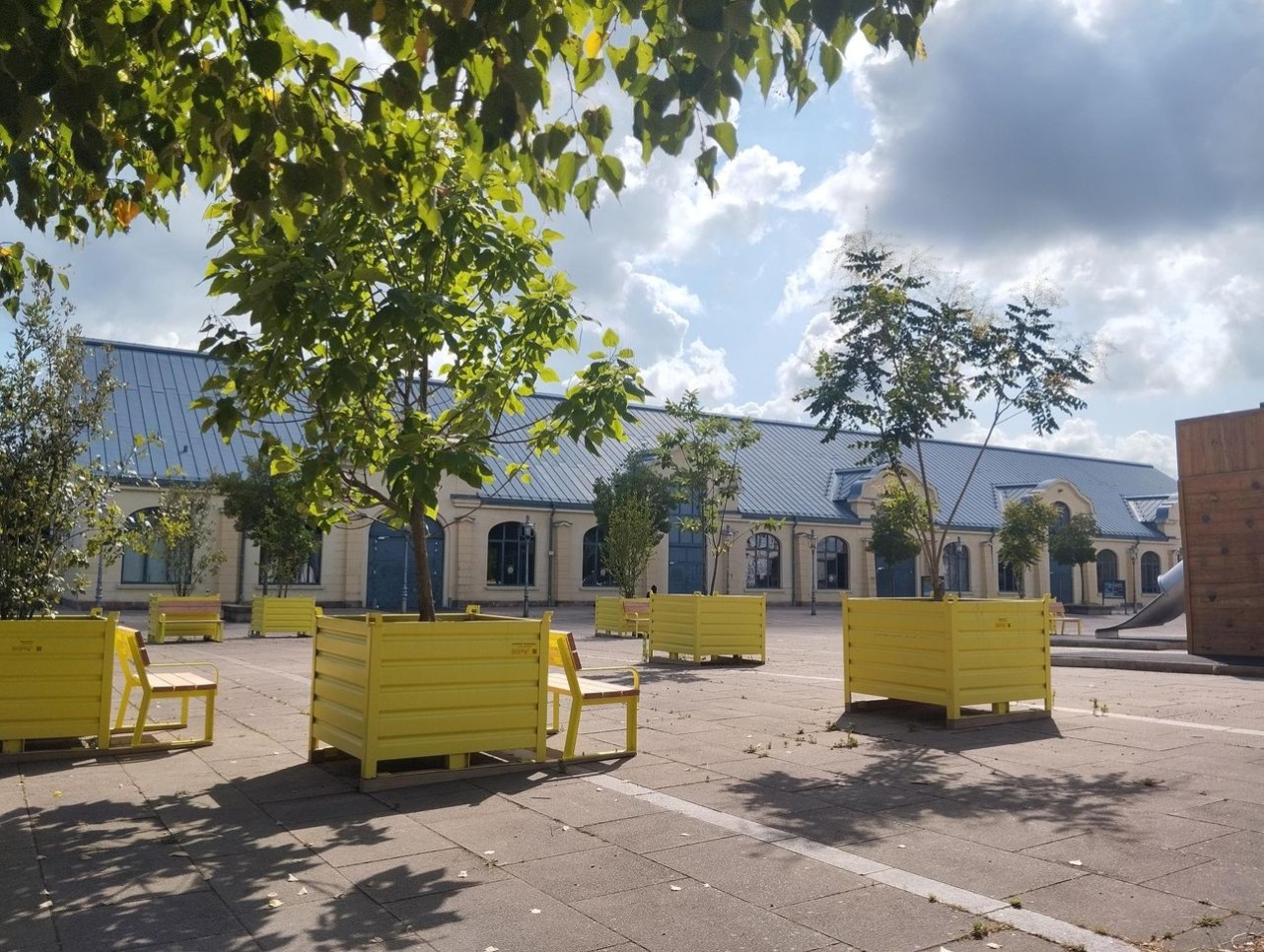 Neue Sitzgelegenheiten auf dem Rastatter Kulturplatz. Foto: Stadt Rastatt Neue Sitzgelegenheiten auf dem Rastatter Kulturplatz.