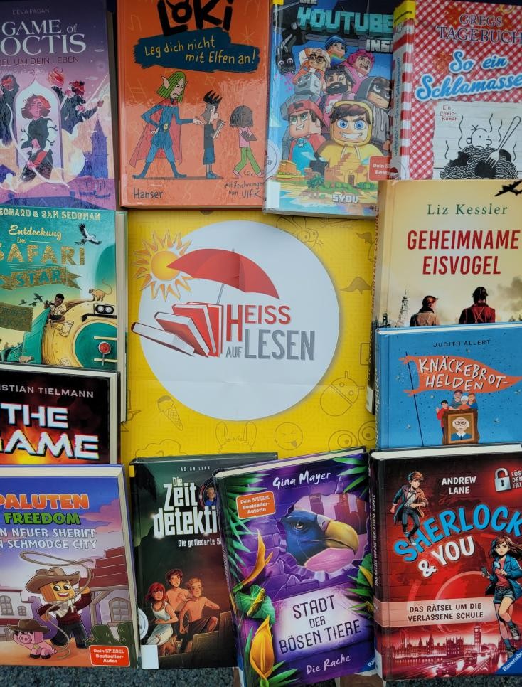 Bücher auf einem Tisch