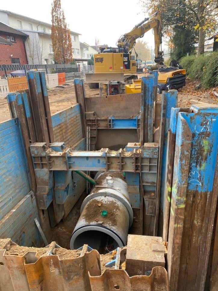 Die Kanalverlegung in nördlicher Richtung des Regenüberlaufbeckens schreitet weiter voran. Foto Stadt Rastatt/Janis Dumas Die Kanalverlegung in nördlicher Richtung des Regenüberlaufbeckens schreitet weiter voran.