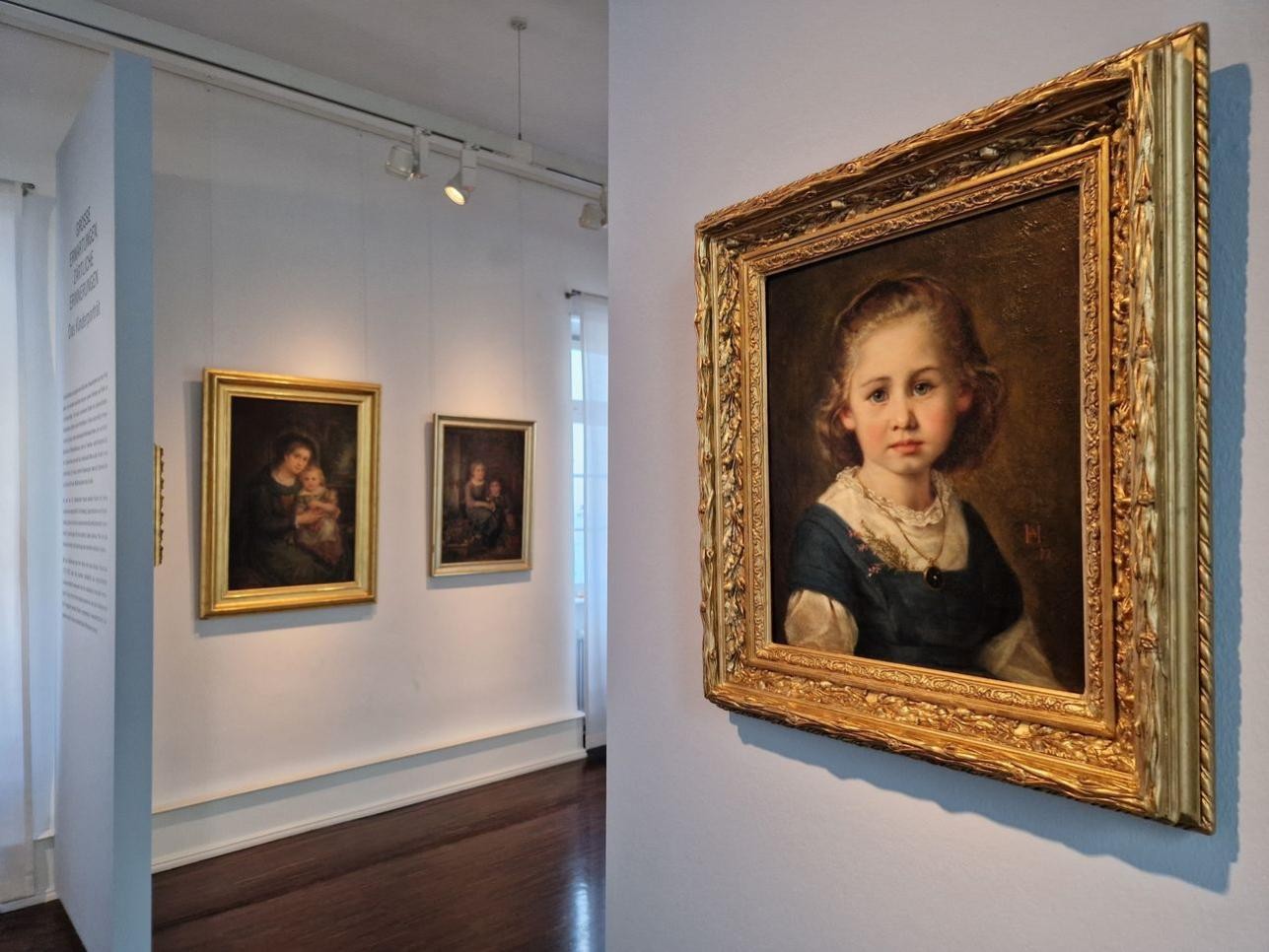 Das Bildnis eines unbekannten Mädchens, gemalt 1871 von Adolphine Herpp, ist das Titelmotiv der aktuellen Ausstellung „Von Angesicht zu Angesicht“, Foto: Johanna Kätzel / Stadtmuseum Rastatt Das Bildnis eines unbekannten Mädchens, gemalt 1871 von Adolphine Herpp, ist das Titelmotiv der aktuellen Ausstellung „Von Angesicht zu Angesicht“