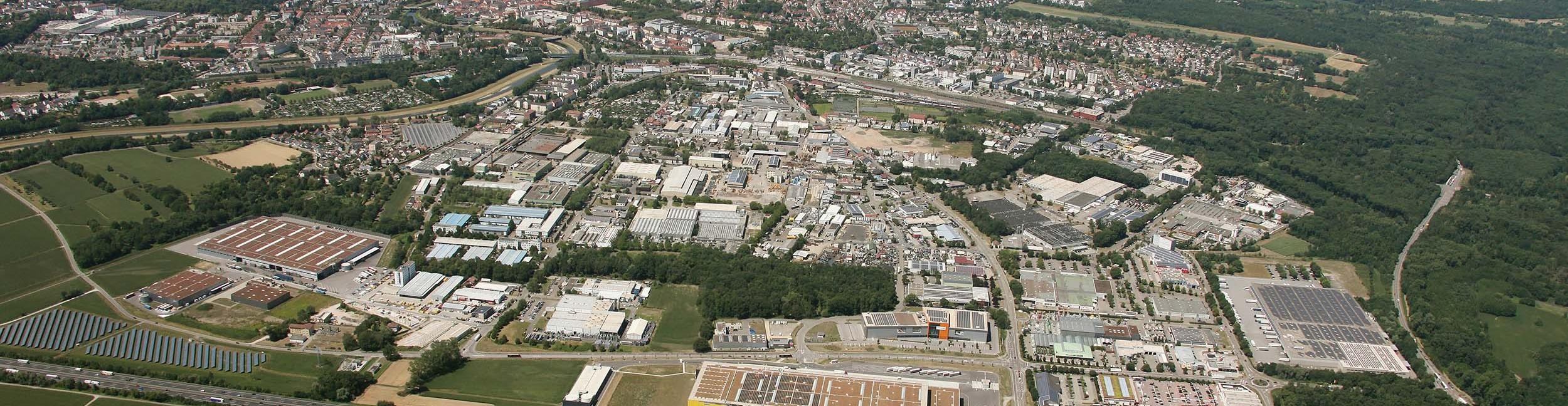 Luftaufnahme Gewerbe in Rastatt. Foto: Luftbild-Service Luftaufnahme Gewerbegebiet Rastatt