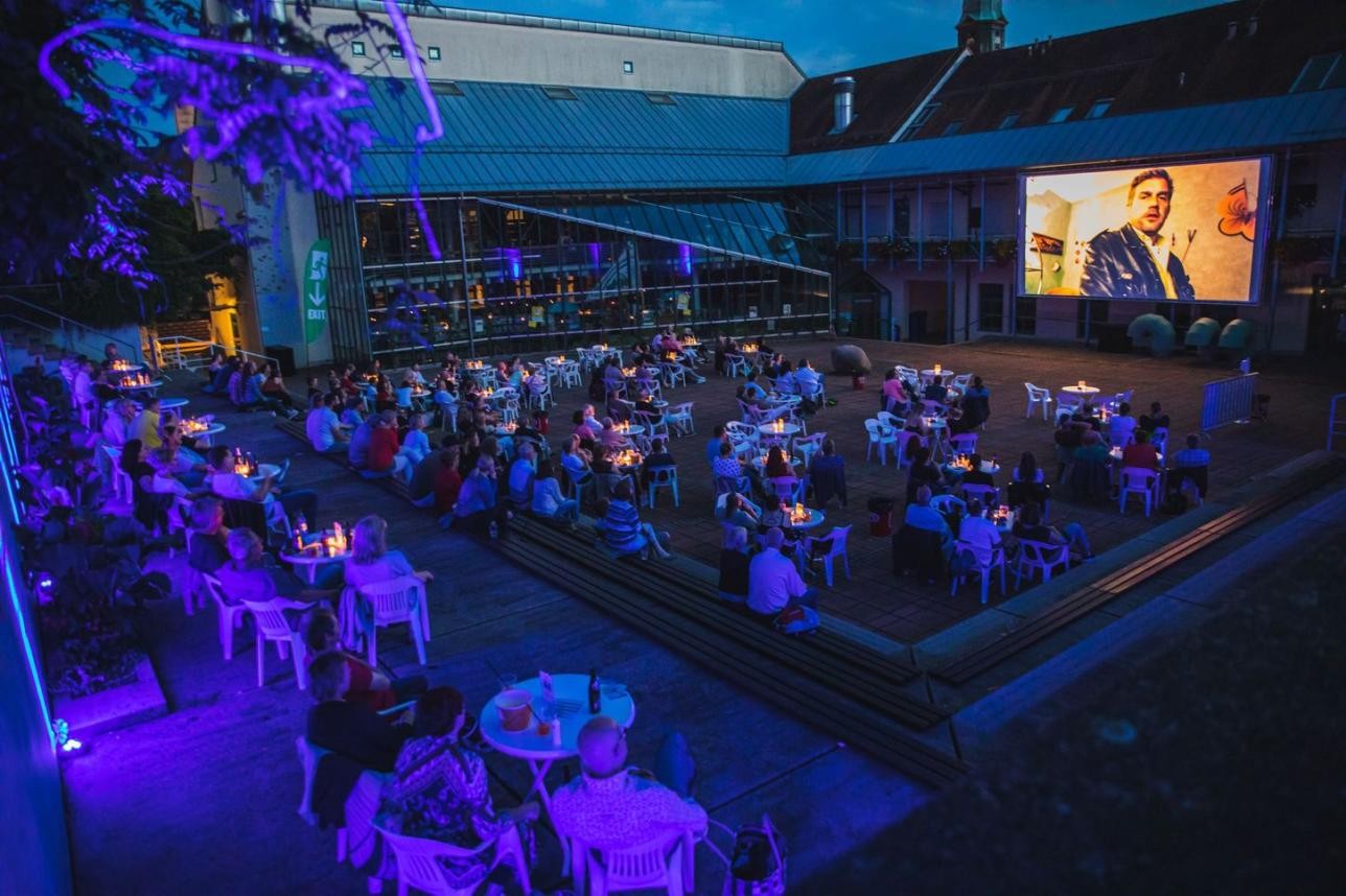 Filmfans aufgepasst: Beim Rastatter Kinosommer kann man auch dieses Jahr wieder tolle Filme unter freiem Himmel genießen. Los geht´s am 20. August. Foto: mtubachphotography. Filmgenuss unterm Sternenhimmel