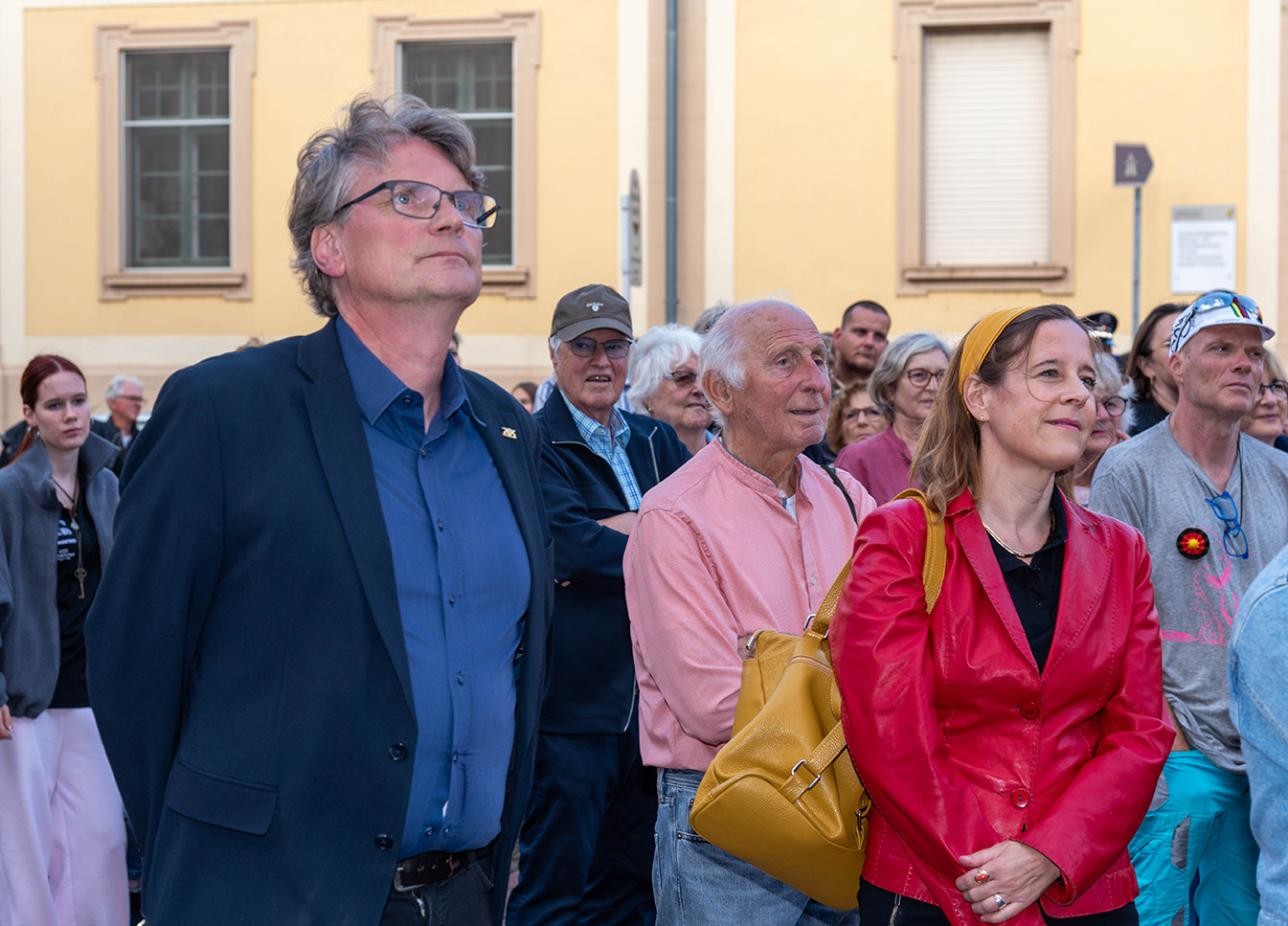 "Lange Nacht der Demokratie Rastatt" - Eröffnungsveranstaltung. Foto: Gerhard Dinger Publikum mit Thomas Henschel (Grüne) und Oberbürgermeisterin Monika Müller