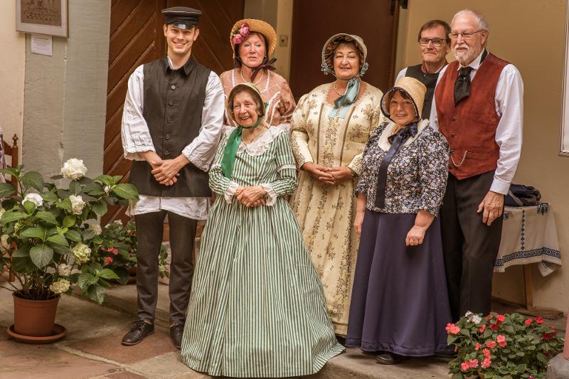 Biedermeiergruppe des Historischen Vereins © Historischer Verein Rastatt e. V. Verkleidete Biedermeiergruppe des Historischen Vereins