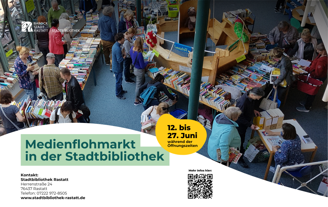Viele Menschen suchen auf dem Medienfohmarkt in der Stadtbibliothek nach Schnäppchen