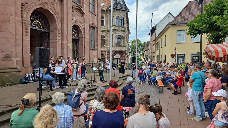 Tag des Gesangs vor der Stadtkirche St. Alexander