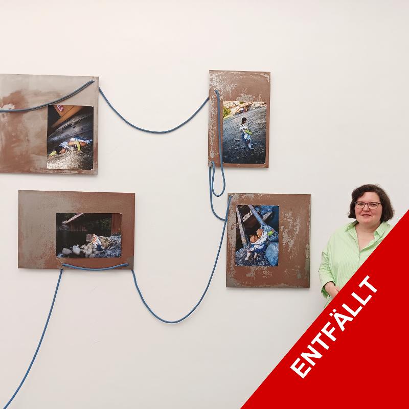 Dr. Lisa Steib vor dem Kunstwerk "Shumpall".