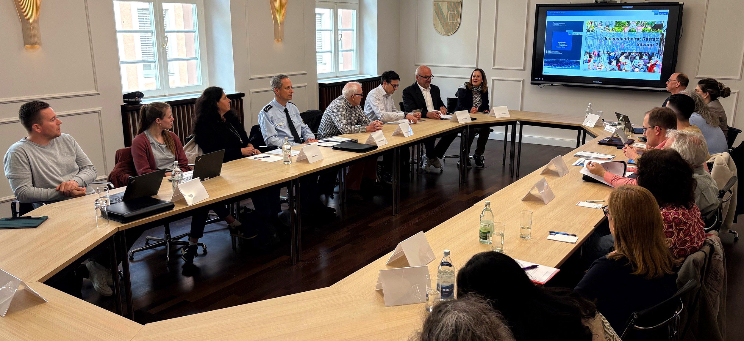 Frühlingsmarkt auf dem Marktplatz Rastatt beim Verkaufsoffenen Sonntag
