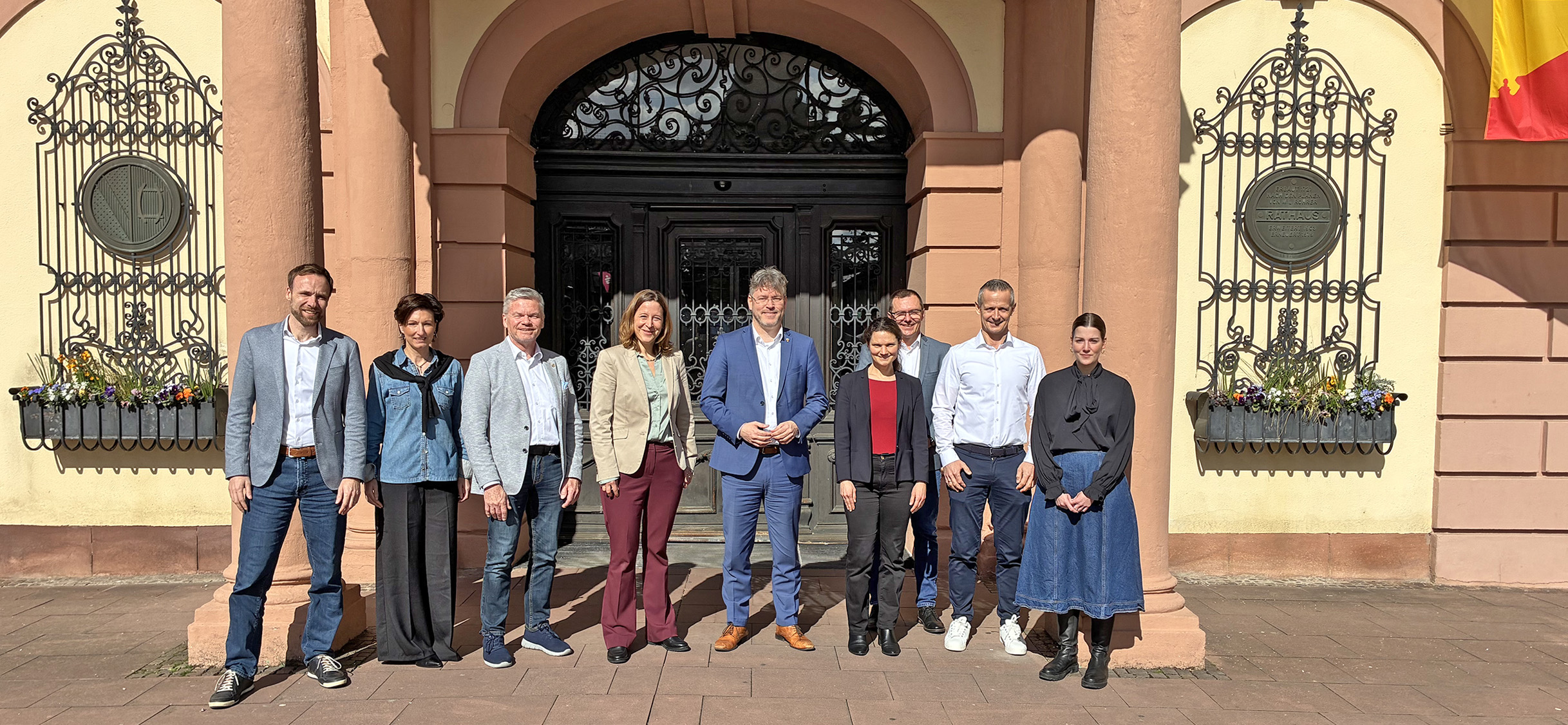 Bürger an Infoständen beim Infoabend Hochwasserschutz Murg