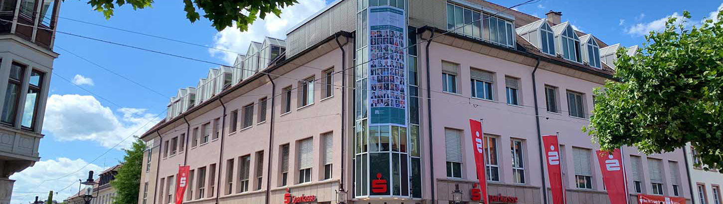 Banner with supporters of the Rastatt State Garden Show at the Sparkasse tower