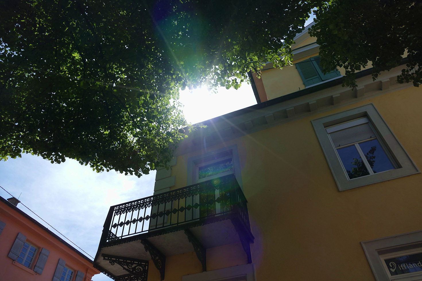 A house in the city center of Rastatt photographed from below. 