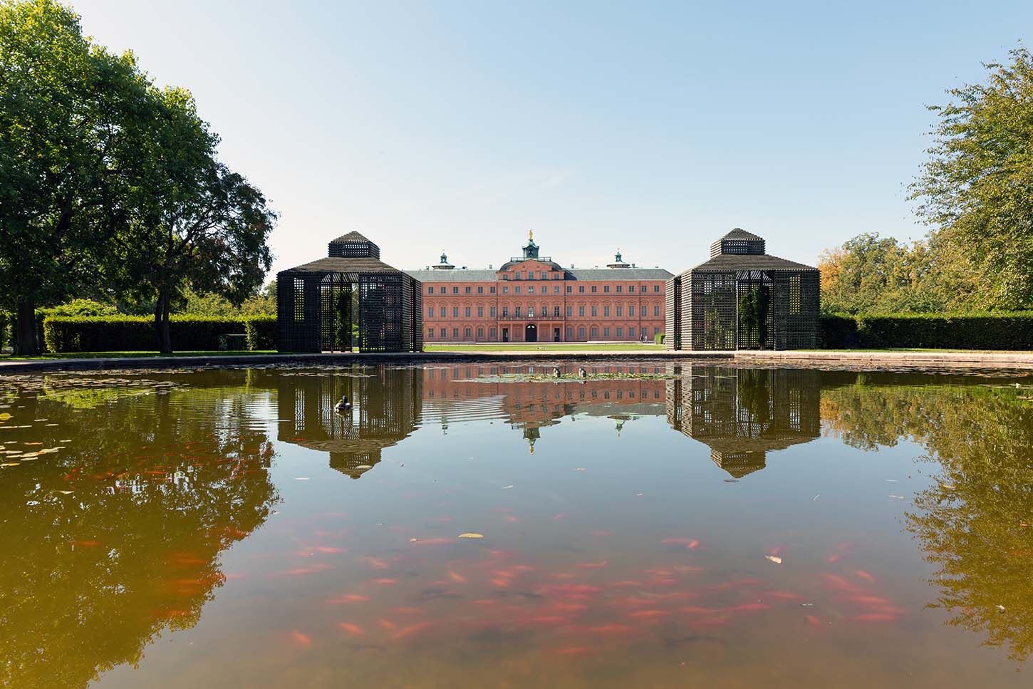 Schloss Rastatt mit Teich im Schlossgarten
