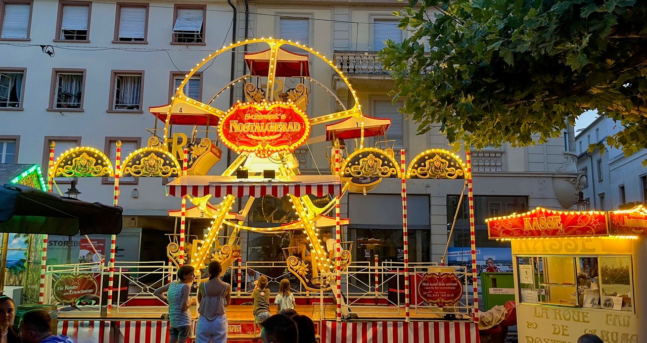 Nostalgierad beleuchtet