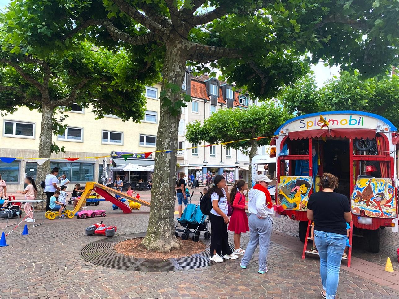 Children play on the market square in Rastatt